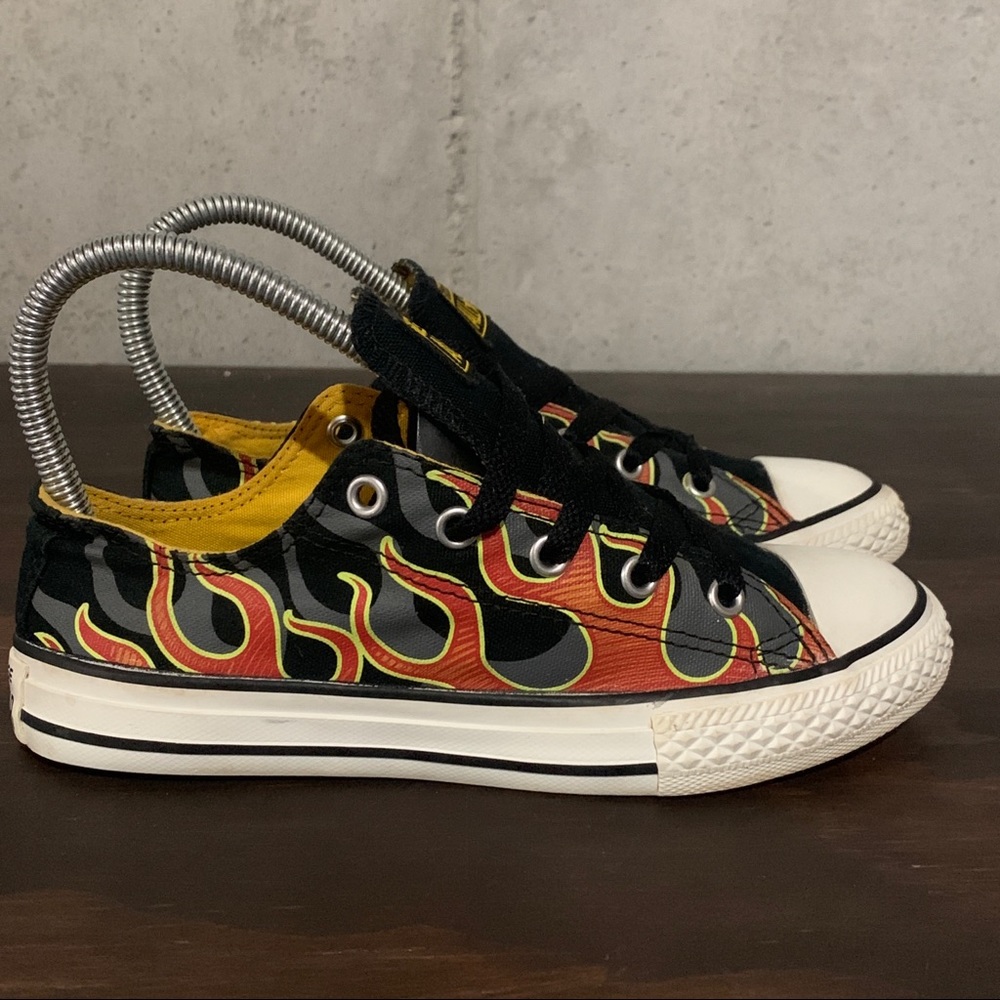 Converse Chuck Taylor’s Kids Lowtop Flames Sz 2